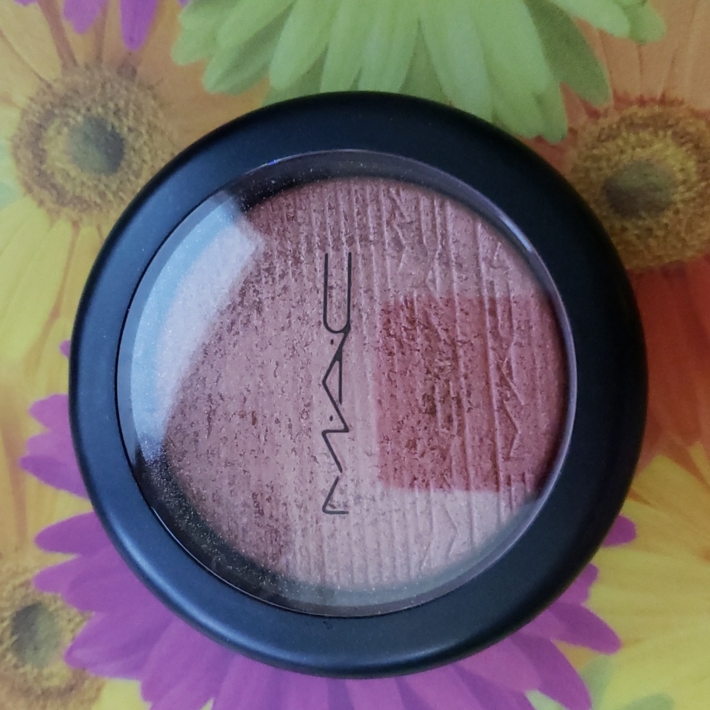 MAC Cosmetics Hushed Time Blush Extra Dimension